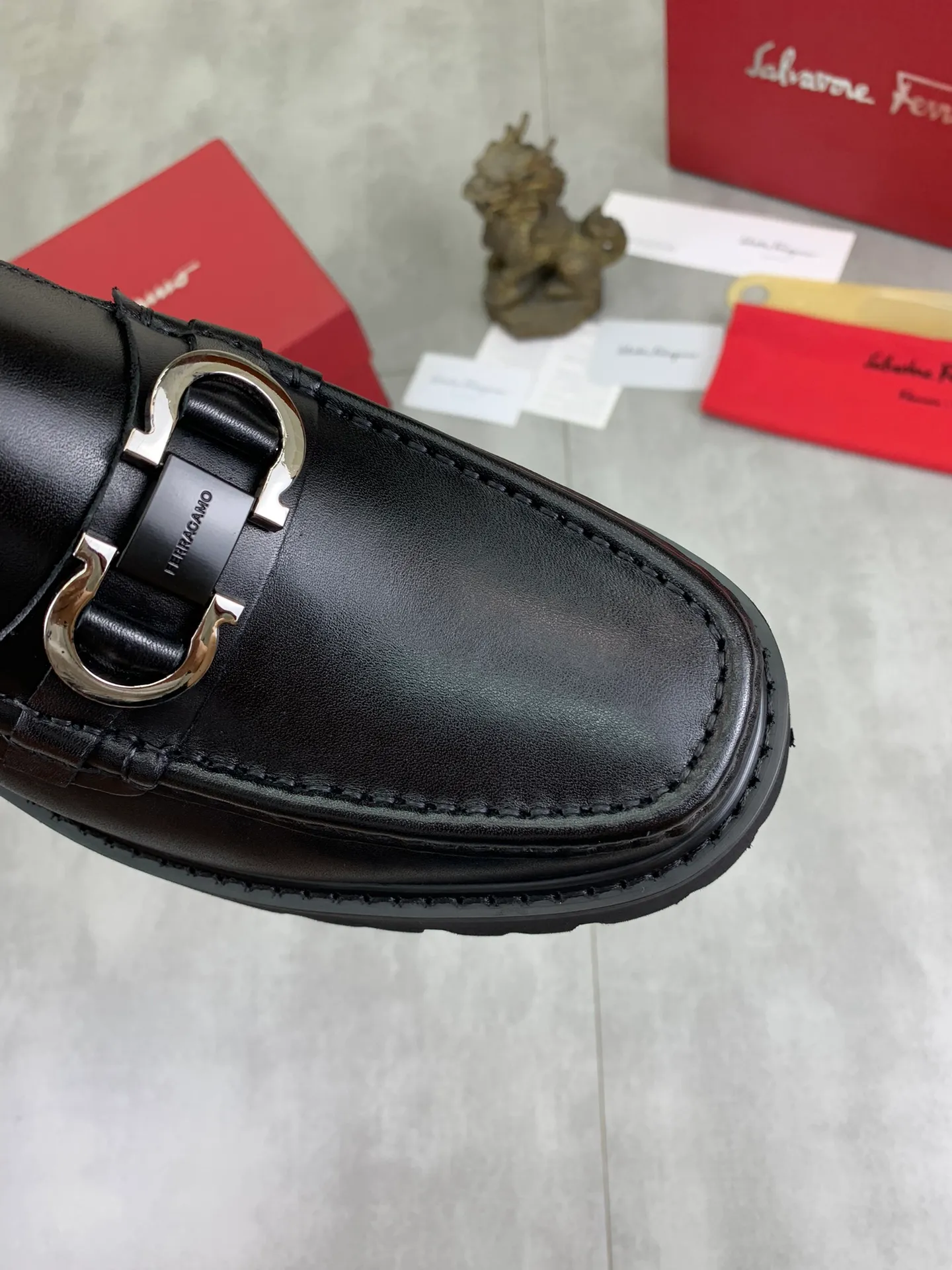 Men's Men's Shoes 💰P460💰[New Style] Water-dyed Niuli 🆘[Salvatore Ferragamo] Ferragamo's latest casual business leather shoes for men! Available at counters simultaneously! The fabric is made of specially imported original calfskin, the lining is made of imported water-dyed cowhide, and the original lightweight foam outsole is absolutely luxurious and leads the fashion trend. Matching code: 38-45; 4️⃣ colors available